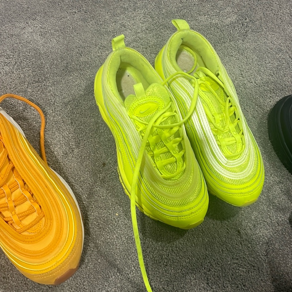 Lime green size 6 Nike sneaker